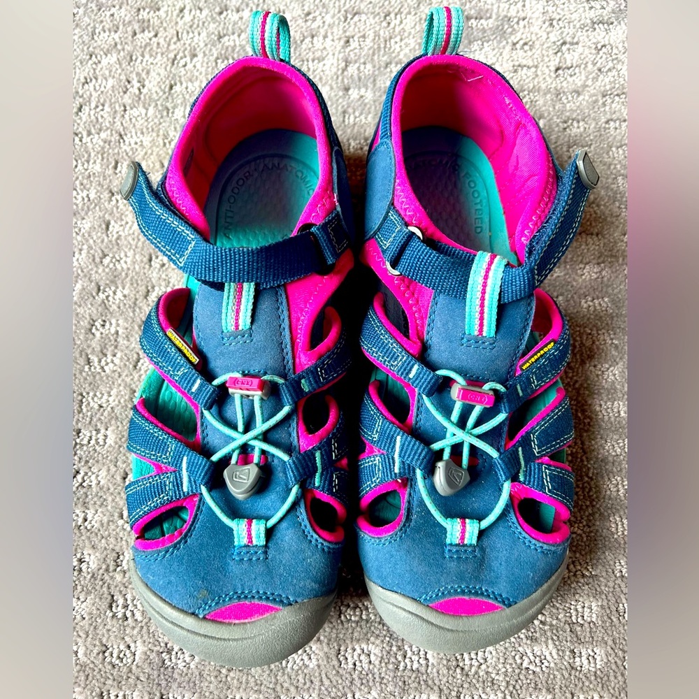 Brand New Size 6 Keen Shoes